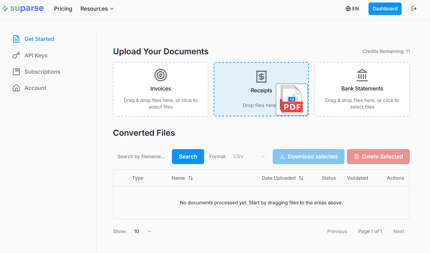 Annotated screenshot showing a folder of 10 receipt PDF being dragged and dropped into the Suparse upload area.